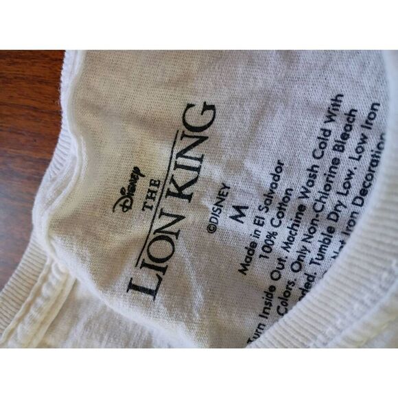 Disney's Lion King Tee - Size: Med.     (1210) - Picture 2 of 4